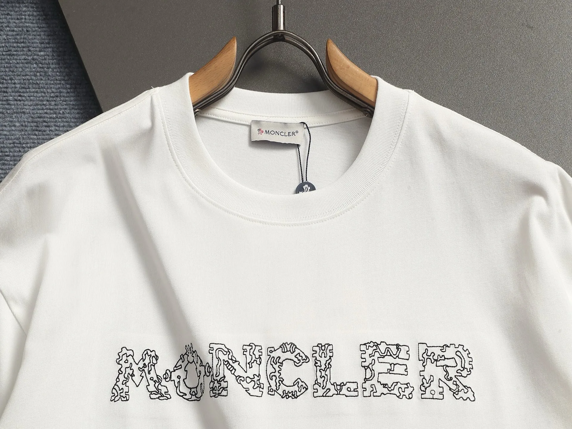 MONCLER LOGO 🪡 Logo ， Retro Same Style T 260 Versatile : Black White Size：XS~L
